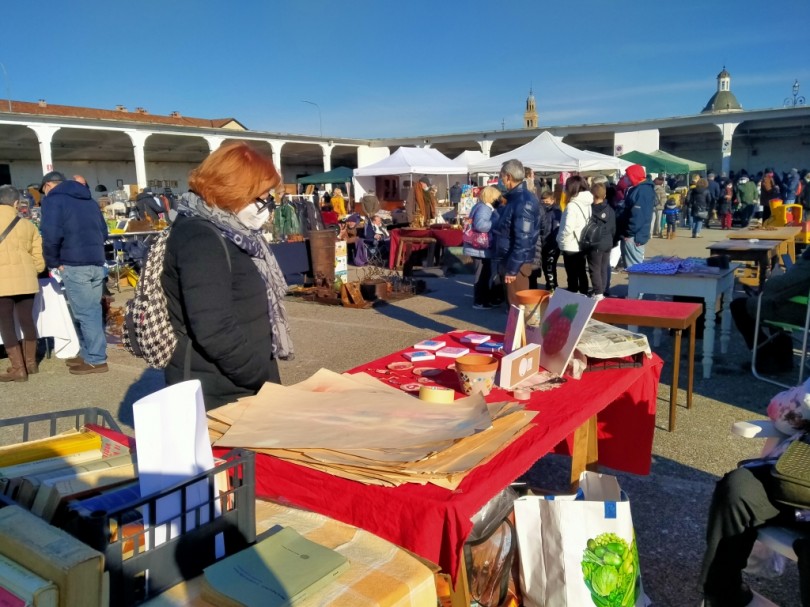 Seimila presenze: mercatino dell'antiquariato da record